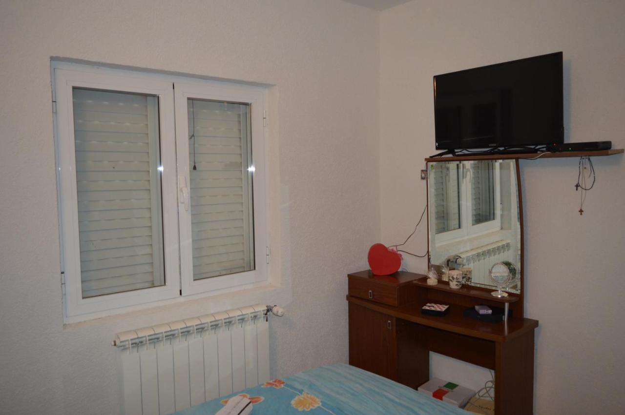 Vujas Village Pleasure Котор Екстериор снимка