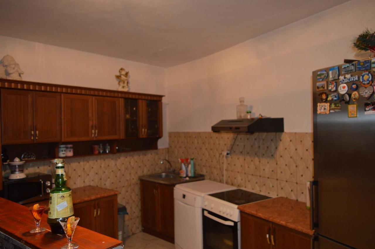 Vujas Village Pleasure Котор Екстериор снимка