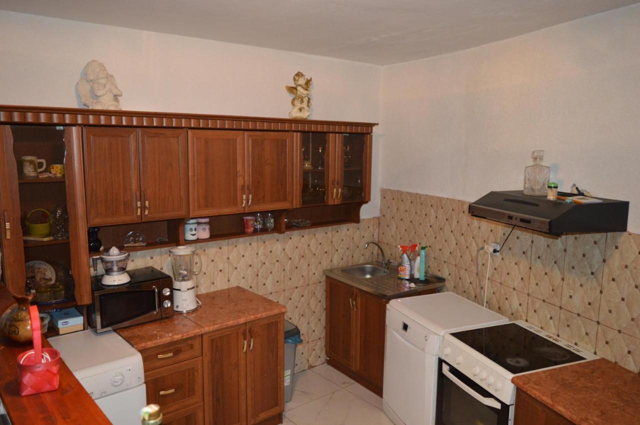 Vujas Village Pleasure Котор Екстериор снимка